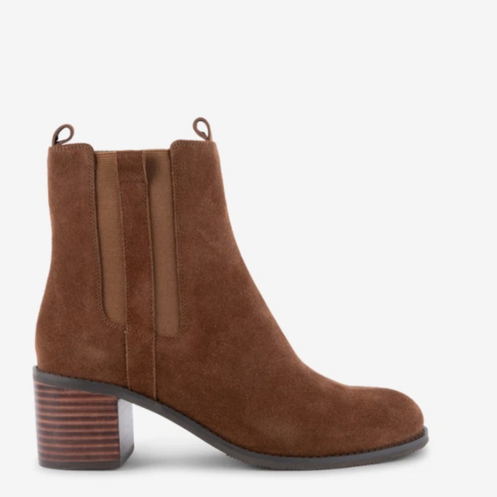 Steeve Madden size 7 brown suede boots
